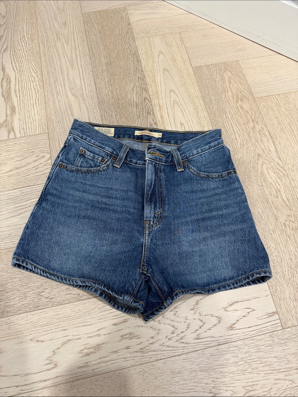 Levi’s 80s mom shorts